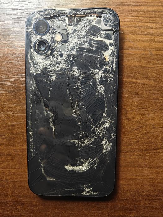 iPhone 12  разбитый, заблокирован, на запчасти