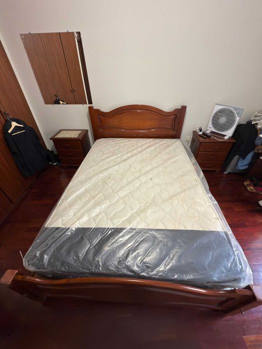Cama com colchão como novo 1,40 x 1,95