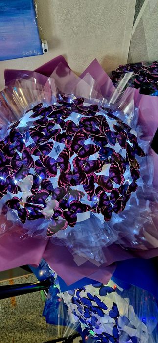 Букети з метеликів