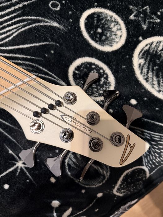 Dingwall Nolly Combustion 6 string multiscale