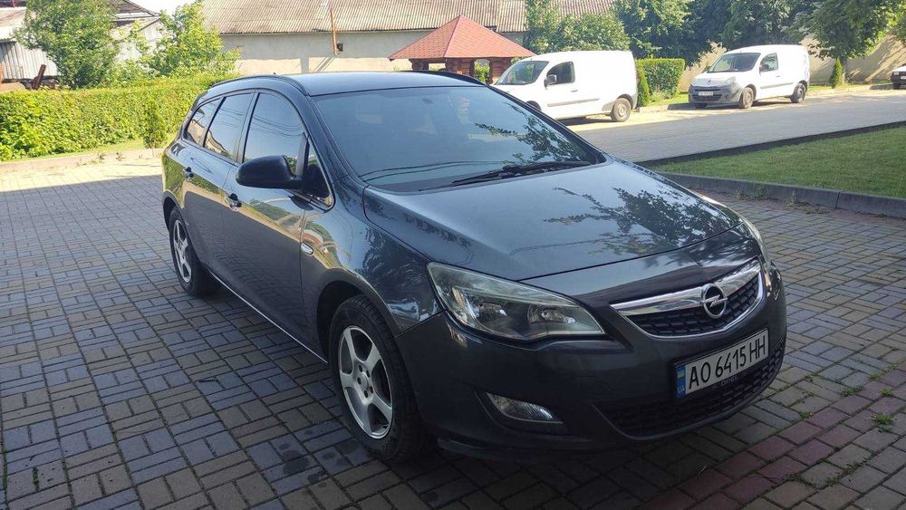 Opel Astra J 2012 року