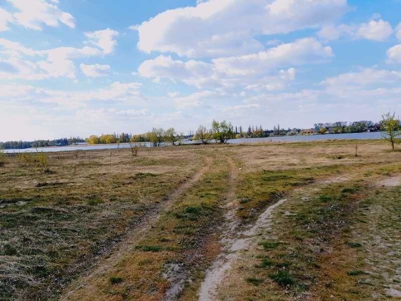 Продаж землі на березі річки під комплекс відпочинку 100 км від Київа