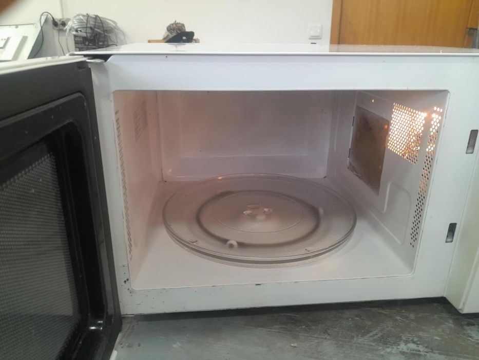 Microondas marca teka com griil 
35