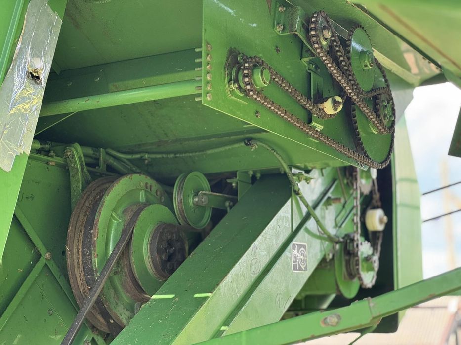 Продам комбайн джондір  1072