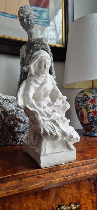 rzeźba "Madonna z Dzieciątkiem" sztuka sakralna Matka Boża z Jezuskiem