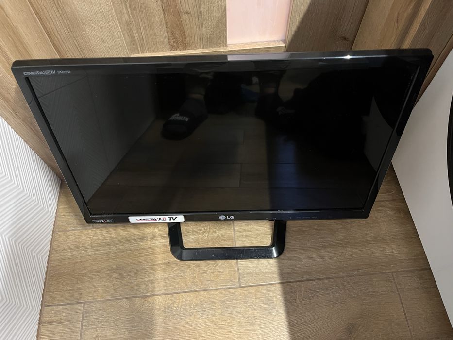 Monitor LG DM2352 z funkcją telewizora 23”