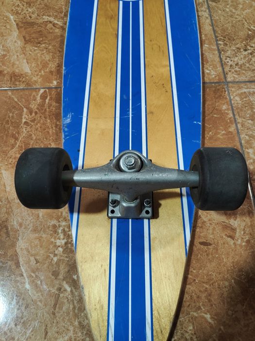 Skate longboard e outro de oferta