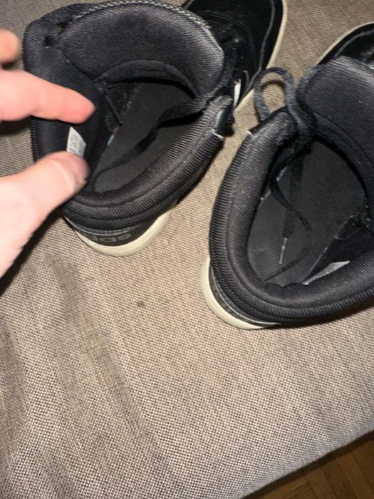 Продам кросівки Adidas HOOPS для хлопчика