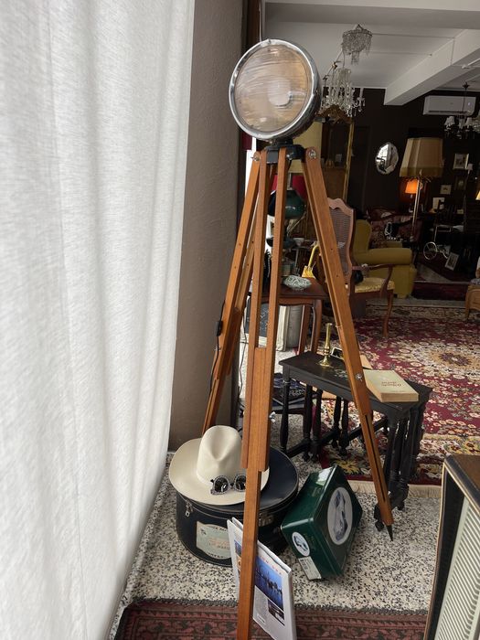 Candeeiro Vintage Tripé Marchal Afrolux - Estilo/Industrial/Cinema