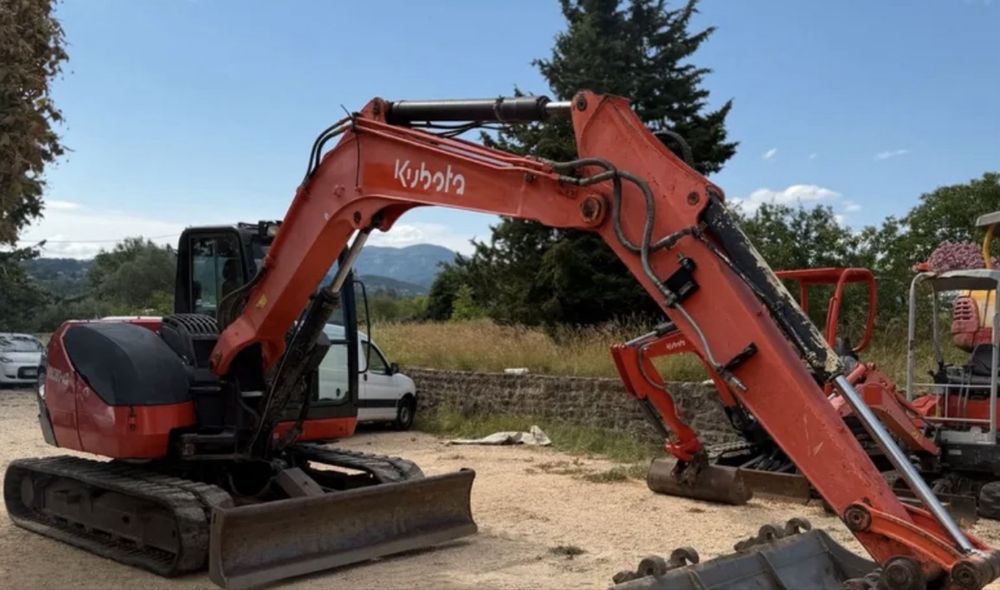Giratoria kutota. Kx 80