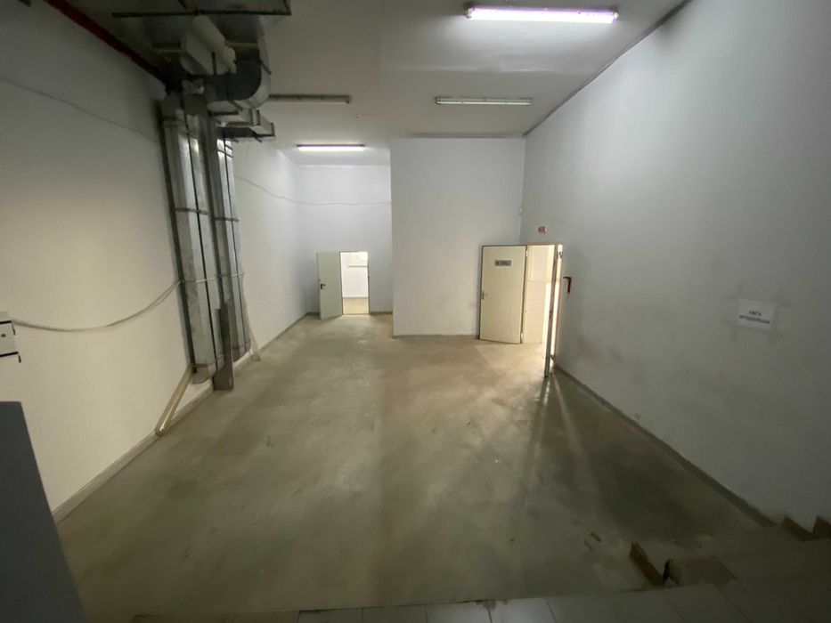 Комерційні та складські площі, офісні приміщення