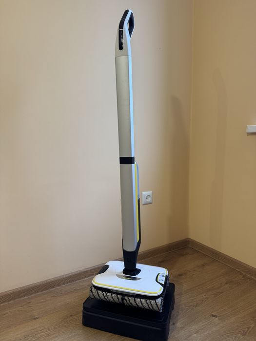 Миючий пилосос (електрошвабра) Karcher