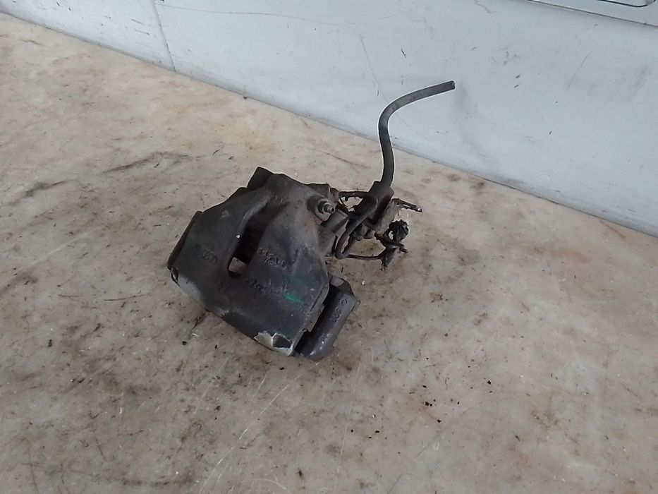 Pinça travão / maxila de travão frente direita VOLKSWAGEN Passat (3B3)