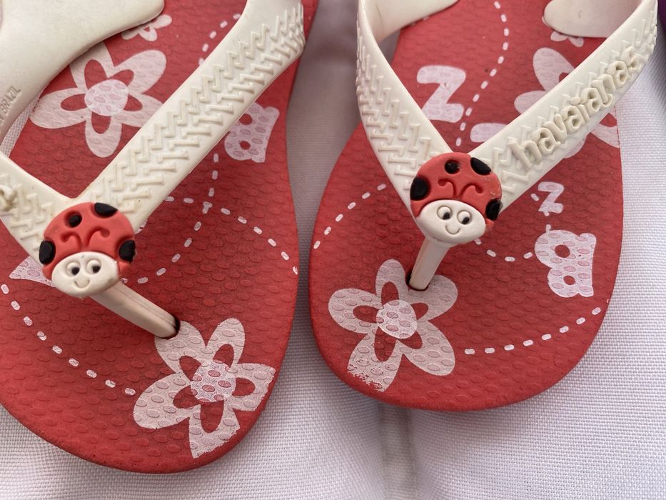 Sandalias calcado menina Havaianas, Ipanema Crocs, Zara 20, 21