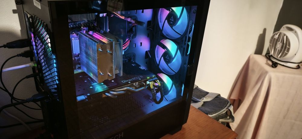 Torre gaming impecável