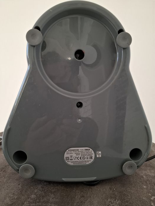 Kenwood KM-28 900W • 3 насадки • чаша 4.3л • робочий стан