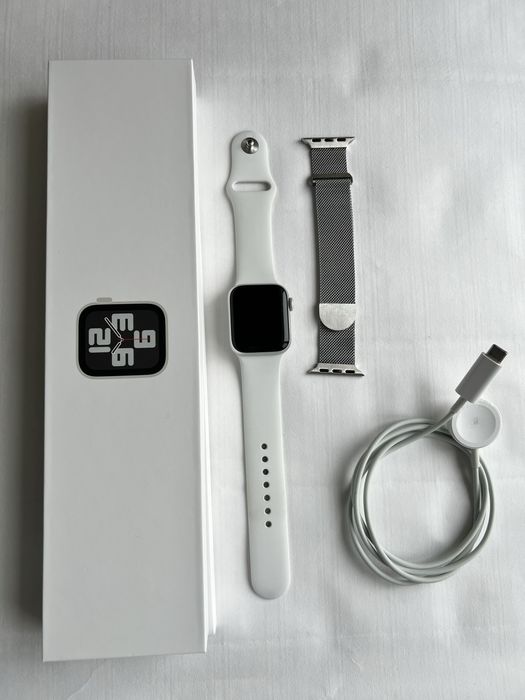 Apple watch SE 2, silver aluminium case 40 мм