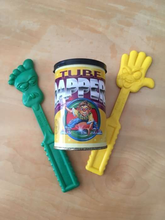 119 tazos Rappers em metal