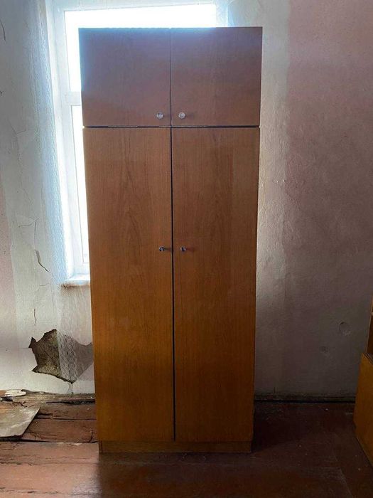 продаю терміново меблі б/у дешево: три шафи і двоспалку, диванчик