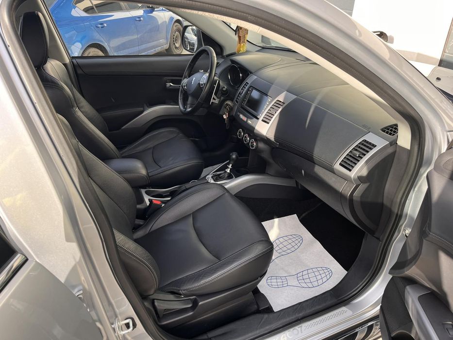 Peugeot 4007 2010 року