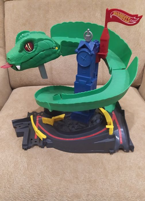 Ігровий трек б/в Укус кобри Hot wheels хот вілс