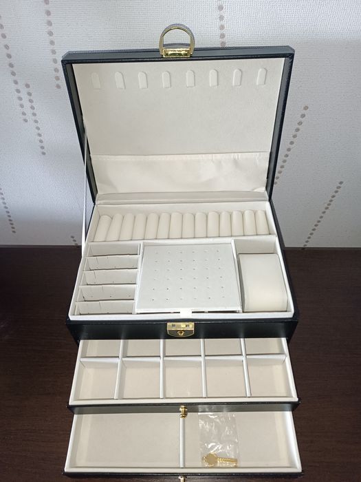 Szkatułka na biżuterię