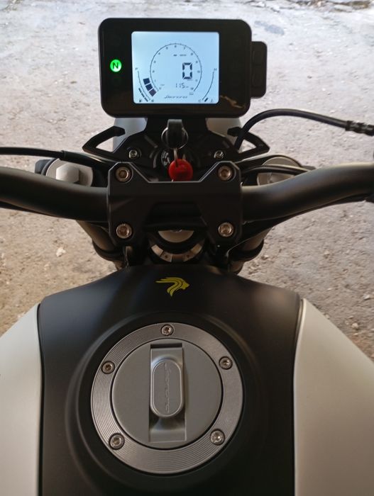 Benelli Leoncino 125