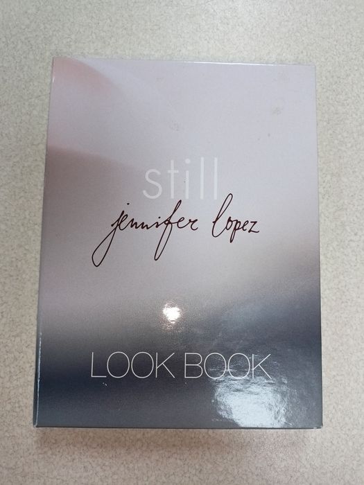 Cienie do powiek Still Jennifer Lopez Look Books z USA