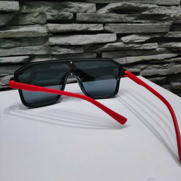 Nowe okulary z etui przeciwsłoneczne