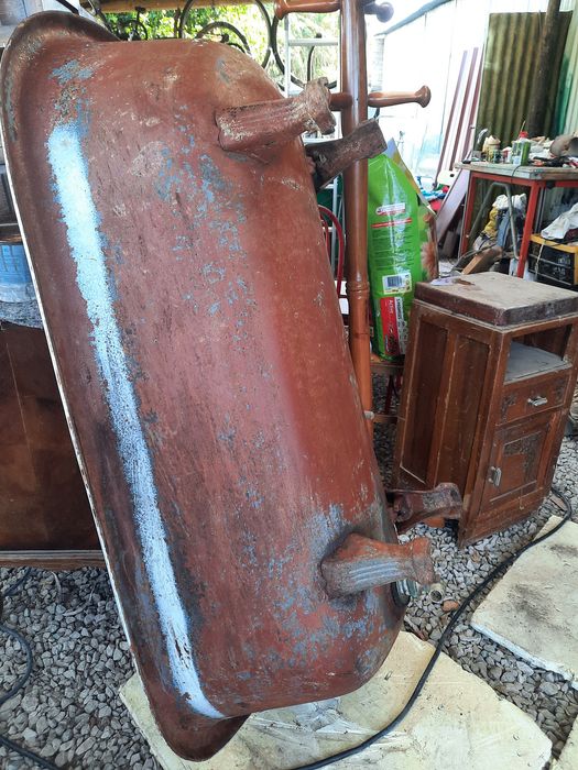 Banheira antiga de ferro e chumbo