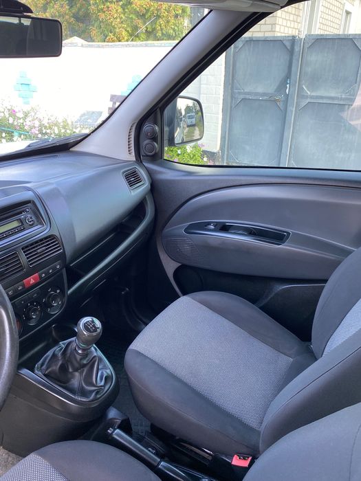 Fiat Doblo 2012 год,пассажир 7мест