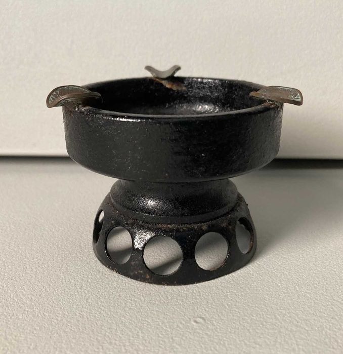 Cinzeiro de Metal Decorativo