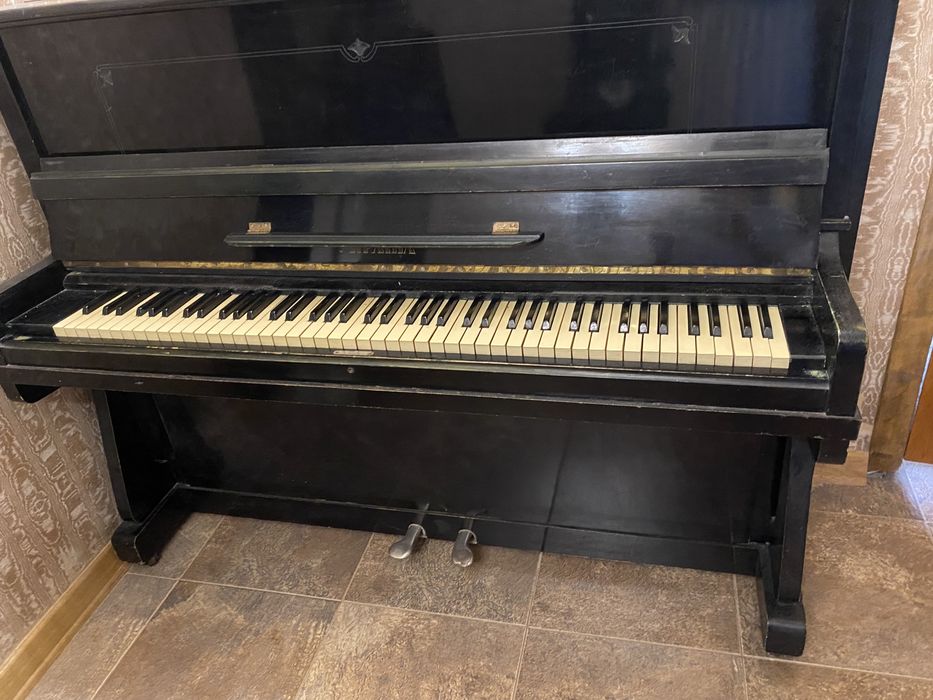 Пианино Украина черное