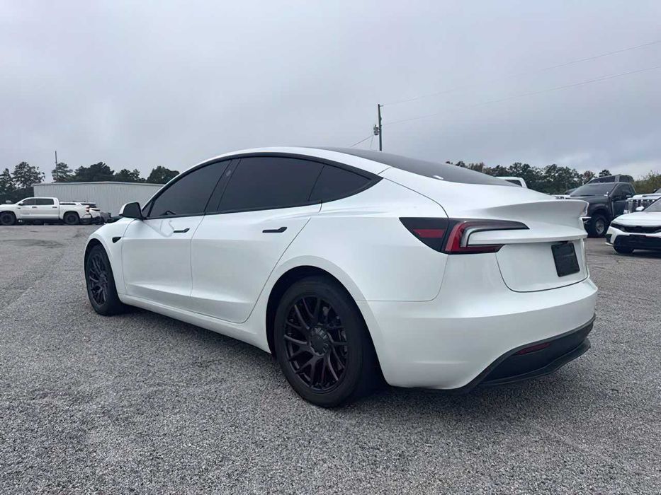 Tesla Model 3      2025