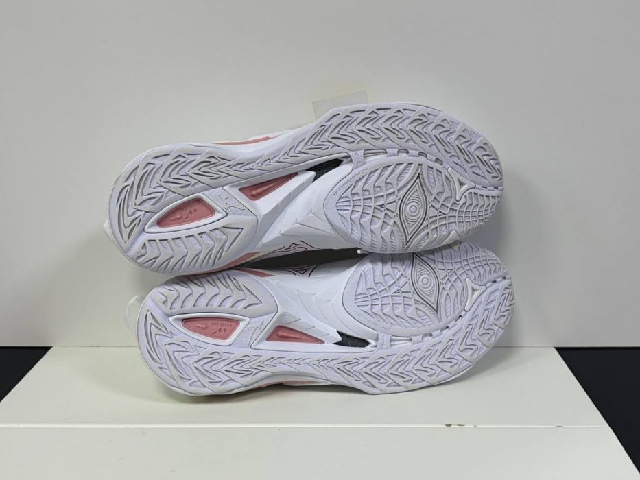 Волейбольні кросівки mizuno