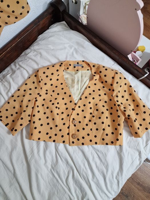 Żółta sukienka w grochy garsonka komplet damski bolerko na wesele