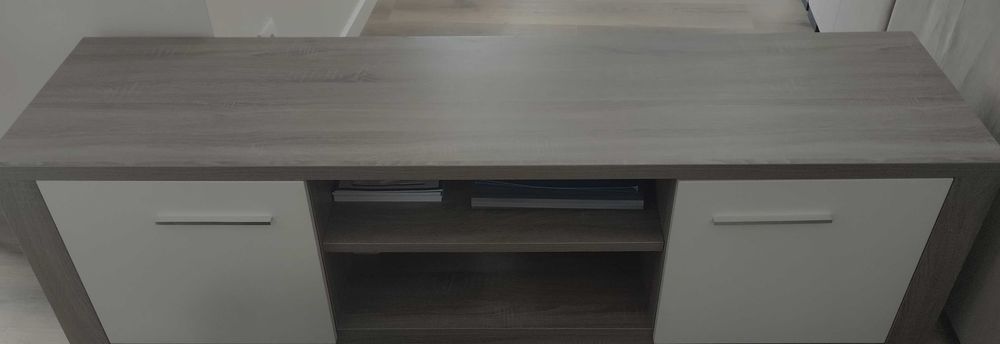 Conjunto mesa de sala e móvel