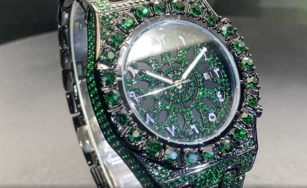 Relógio Verde de Quartzo Cintilante Gelado de Luxo