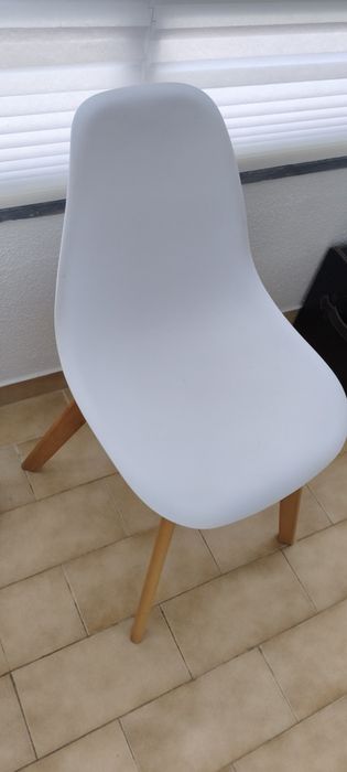 Cadeira branca para venda