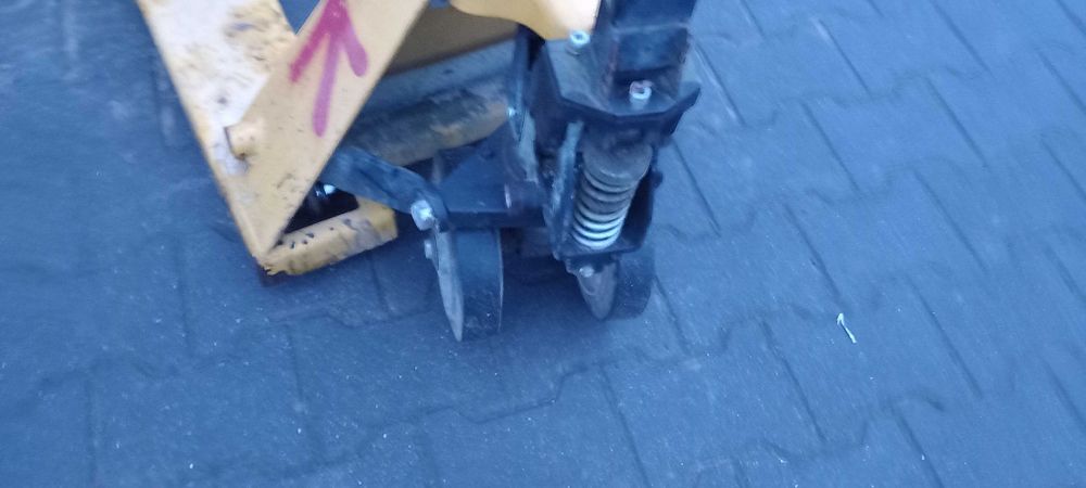 Paleciak  firmy Lifter ład. 2500t.