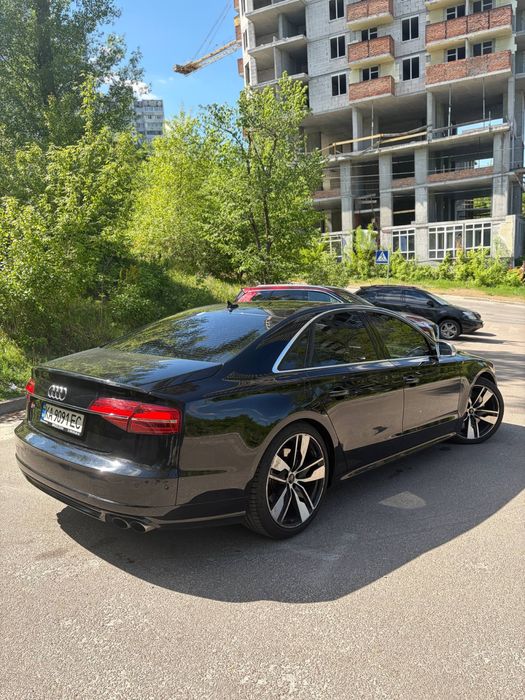 Audi S8 2013 (одягнена в рестайлінг)