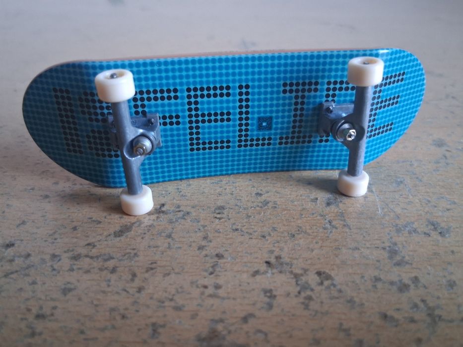 Skate de dedo azul claro
