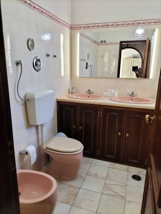 Quartos para alugar em moradia com jardim em Murches Cascais