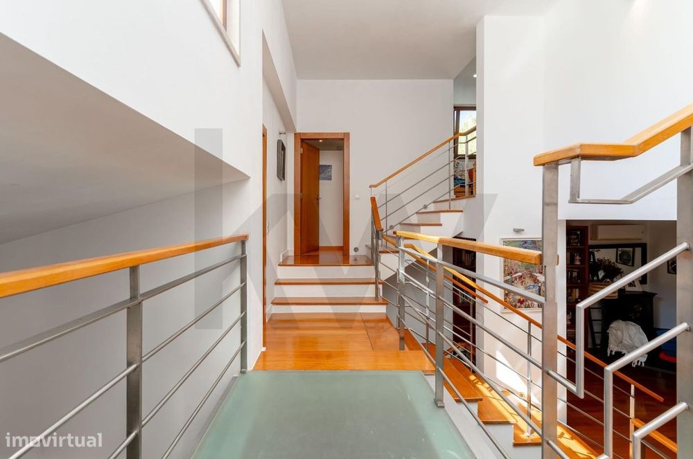 Moradia T4+1 com piscina, jardim amplo e garagem | Barcarena