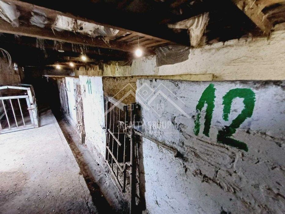 Продаж приміщення під склад, ферму, виробництво поряд залізниця.