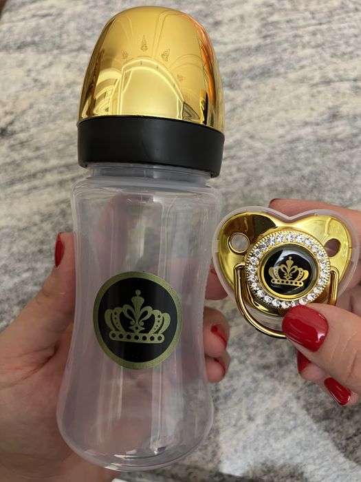 Бутылочка для кормления и пустышка