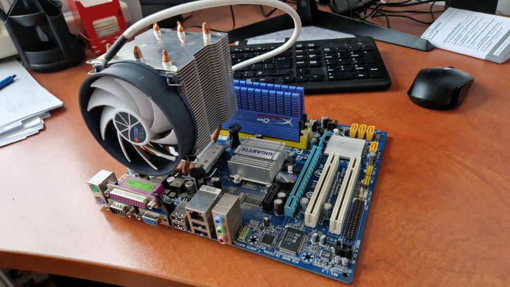 Gigabyte GA-G31M-2SL  + Intel Core 2 Quad Q6600 + 4GB  DDR2-800