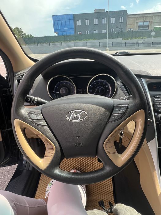 Hyundai sonata 2011