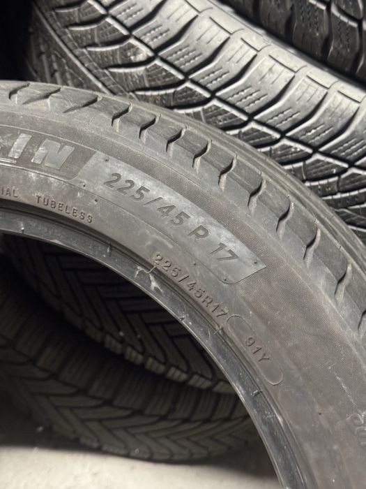 Michelin 225/45 R17