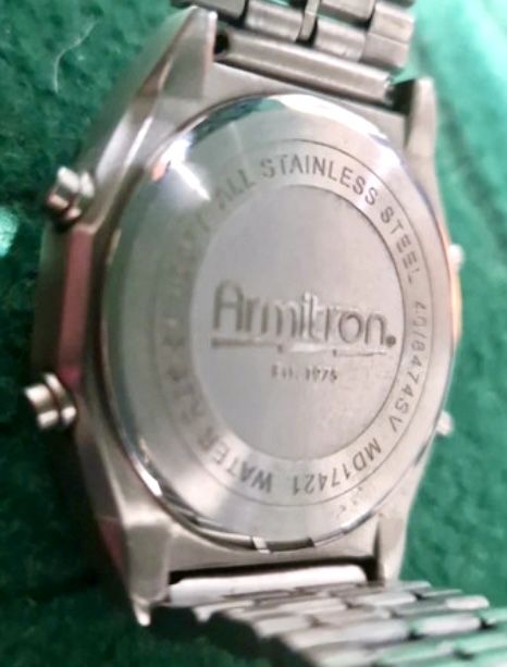 Relogio vintage digital Amitron ,novo na caixa ,otimo coleção